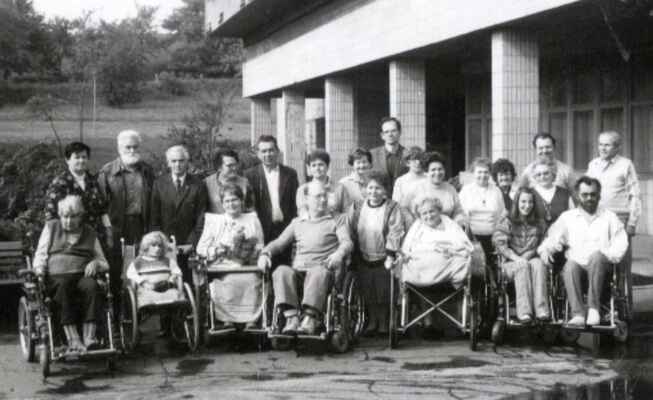 Esp. setkání v Hrabyni (1986) - založení Sekce invalidů ČES
Esperanto-Renkontigxo en Hrabyně (1986) - fondo de la Sekcio de handikapuloj de CxEA