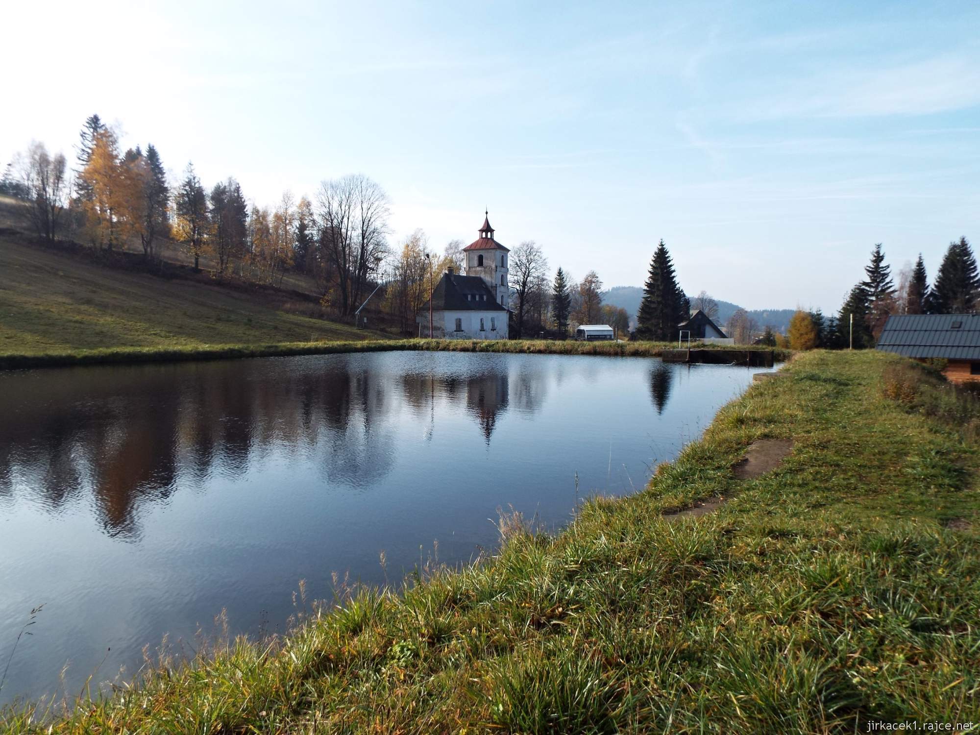 Čenkovice - Evangelický kostel 01 - pohled přes rybník