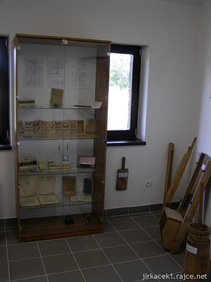 Nová Ves - rozhledna - expozice řemesel v patě věže